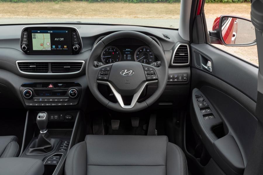 Торпедо Hyundai Tucson (TL) 2018 года  (UK) (фото 9 из 40)